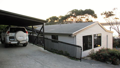 KINGFISHER COTTAGE Beachfront At The Binalong Bay - C Tourism 21