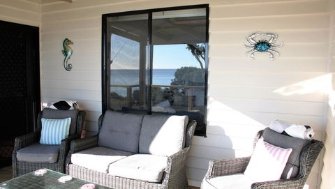 KINGFISHER COTTAGE Beachfront At The Binalong Bay - C Tourism 7