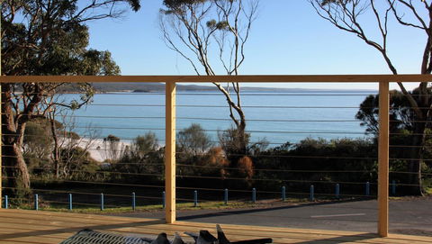 KINGFISHER COTTAGE Beachfront At The Binalong Bay - C Tourism 6