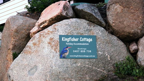 KINGFISHER COTTAGE Beachfront At The Binalong Bay - C Tourism 15
