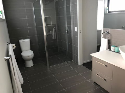 Self Contained Beach View Apartment - C Tourism 10