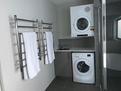 Self Contained Beach View Apartment - C Tourism 14