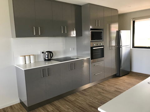 Self Contained Beach View Apartment - C Tourism 7