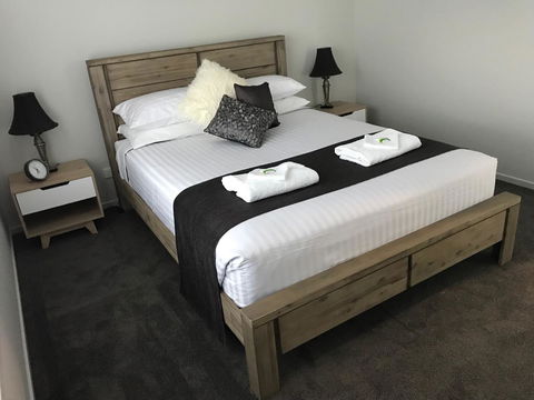 Self Contained Beach View Apartment - C Tourism 8