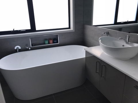 Self Contained Beach View Apartment - C Tourism 9