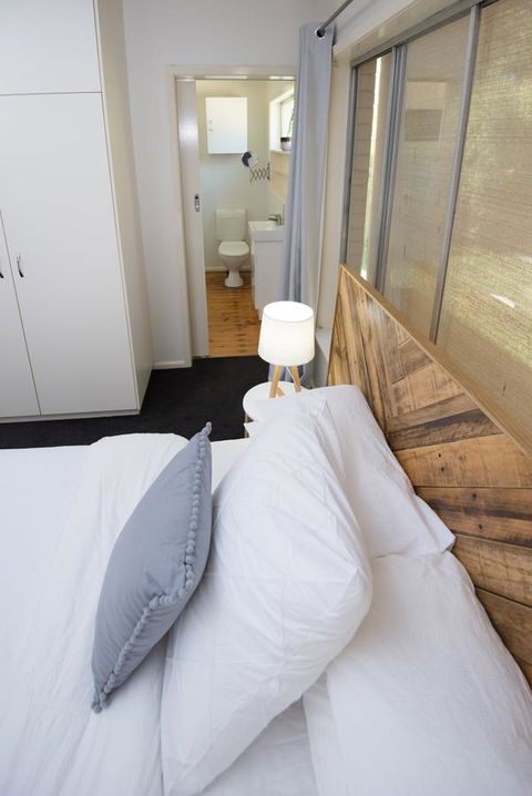 Flora Hill Creek Views - C Tourism 1