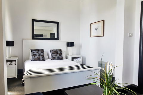 The Royal Hotel Mornington - C Tourism 0