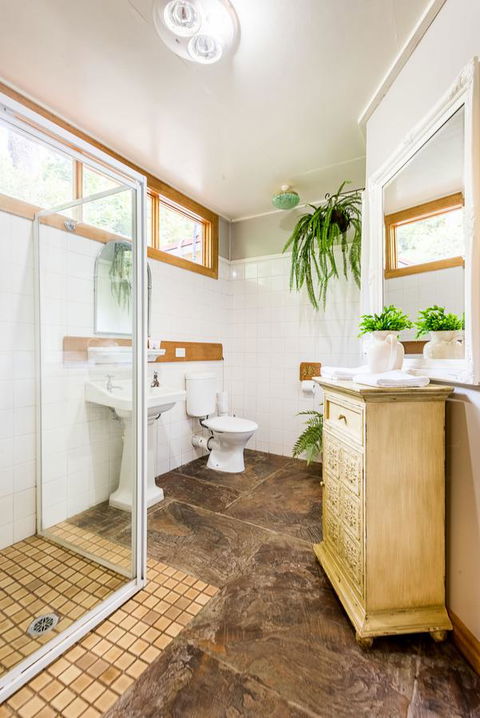 Avalon House - C Tourism 21