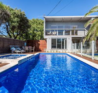 Front Beach House - C Tourism