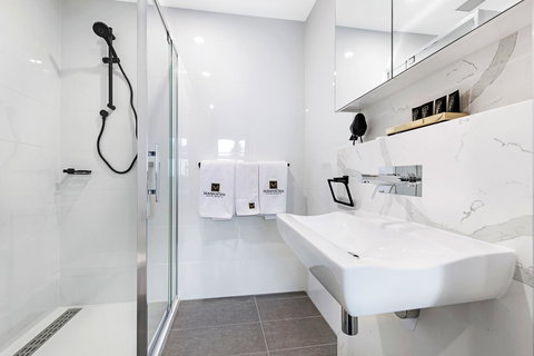 Manhattan Apartments - Caulfield North - C Tourism 13