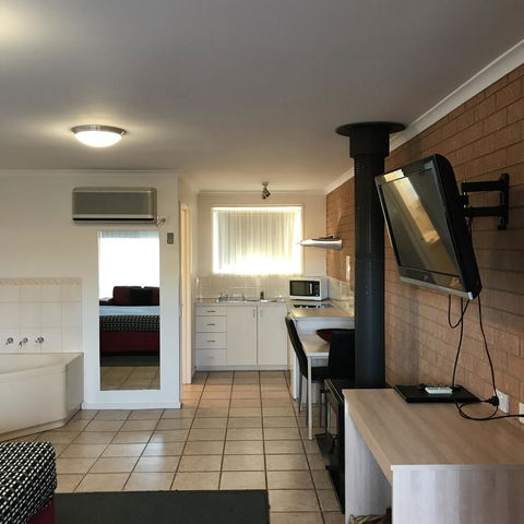 Beachcomber Motel & Apartments - C Tourism 5