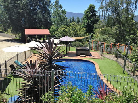 Snow View Holiday Units - C Tourism 8