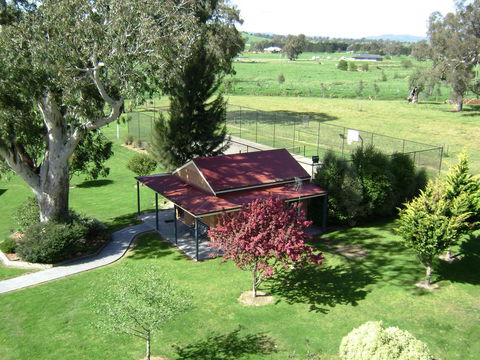 Greenvale Holiday Units - C Tourism 11