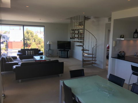 Geelong Waterfront Penthouse Apartment - C Tourism 10