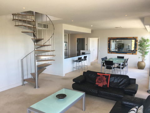 Geelong Waterfront Penthouse Apartment - C Tourism 3
