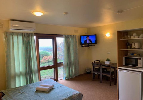 Mountain Creek Motel Bar & Restaurant - C Tourism 35