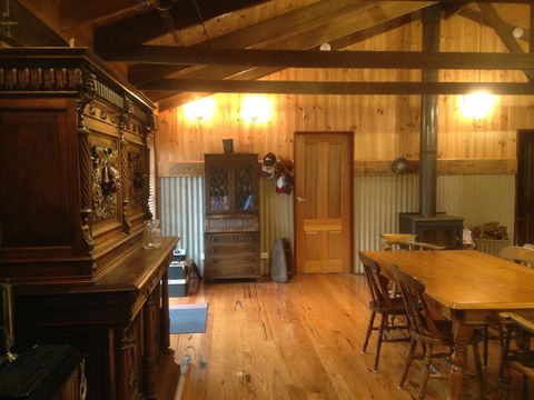 Mud Hollow Barn - C Tourism 9