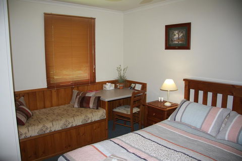 Shady Brook Cottages - C Tourism 35