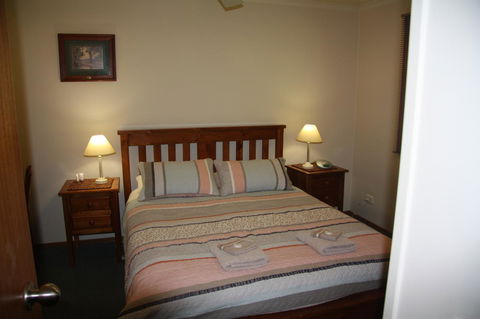 Shady Brook Cottages - C Tourism 34