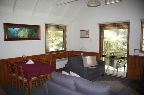 Shady Brook Cottages - C Tourism 26