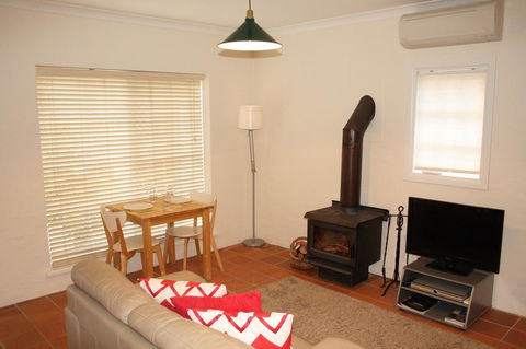 Merrimeet Cottages - C Tourism 24