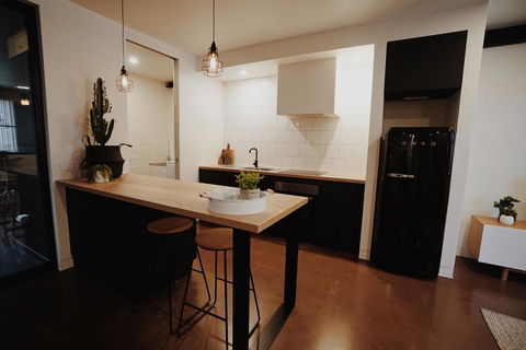 THE WAREHOUSE APARTMENTS - C Tourism 8