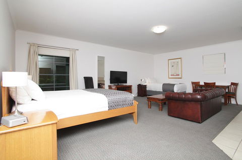 Quality Inn & Suites The Menzies - C Tourism 10