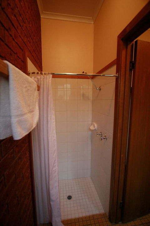 The Harrietville Snowline Hotel - C Tourism 22