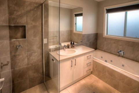 Luxury Abalina Cottages - C Tourism 10