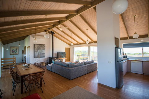 Sunsets On Martyrs Luxury Coastal Beach House Peterborough - C Tourism 3