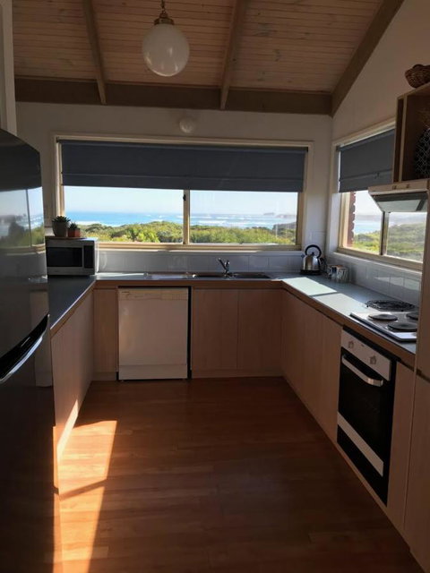 Sunsets On Martyrs Luxury Coastal Beach House Peterborough - C Tourism 9