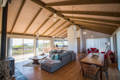 Sunsets On Martyrs Luxury Coastal Beach House Peterborough - C Tourism 0