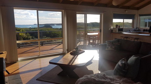 Sunsets On Martyrs Luxury Coastal Beach House Peterborough - C Tourism 1