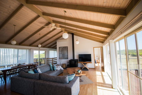 Sunsets On Martyrs Luxury Coastal Beach House Peterborough - C Tourism 2