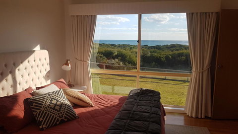 Sunsets On Martyrs Luxury Coastal Beach House Peterborough - C Tourism 5