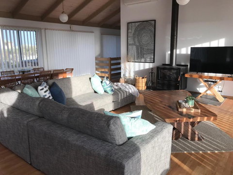 Sunsets On Martyrs Luxury Coastal Beach House Peterborough - C Tourism 10