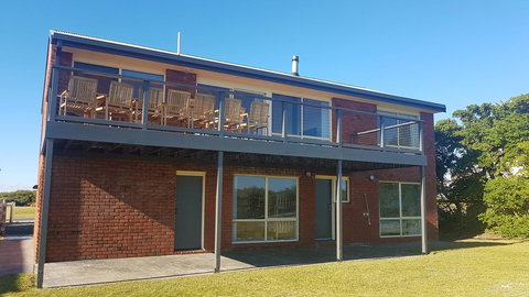 Sunsets On Martyrs Luxury Coastal Beach House Peterborough - C Tourism 24