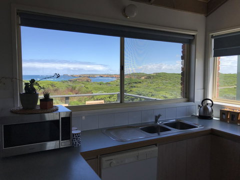 Sunsets On Martyrs Luxury Coastal Beach House Peterborough - C Tourism 8