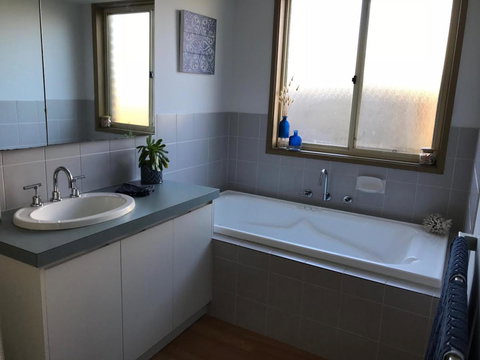 Sunsets On Martyrs Luxury Coastal Beach House Peterborough - C Tourism 17