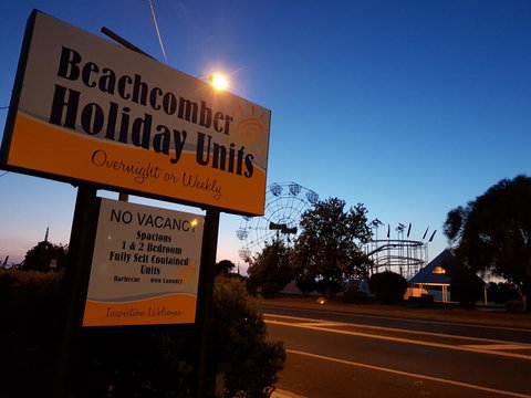 Beachcomber Holiday Units - C Tourism 7