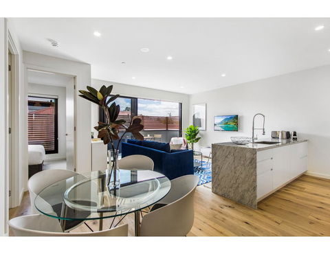 Boutique Apartment In Quiet, Sought-after Suburb - C Tourism 10