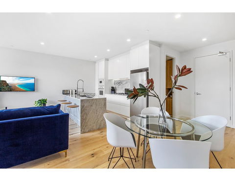 Boutique Apartment In Quiet, Sought-after Suburb - C Tourism 6