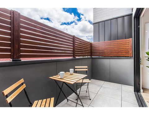 Boutique Apartment In Quiet, Sought-after Suburb - C Tourism 2