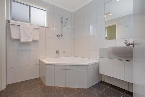 Hamilton Townhouse Motel - C Tourism 18