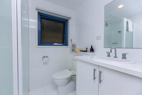 The Waterfront Apartment - C Tourism 11