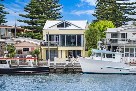 The Waterfront Apartment - C Tourism 3