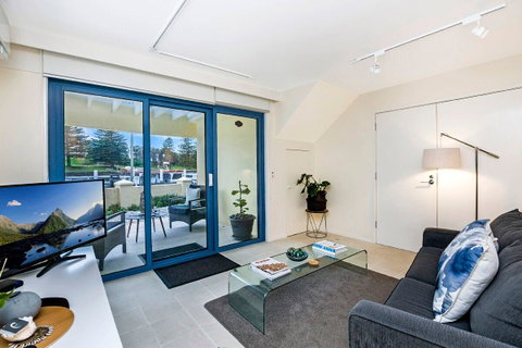 The Waterfront Apartment - C Tourism 10