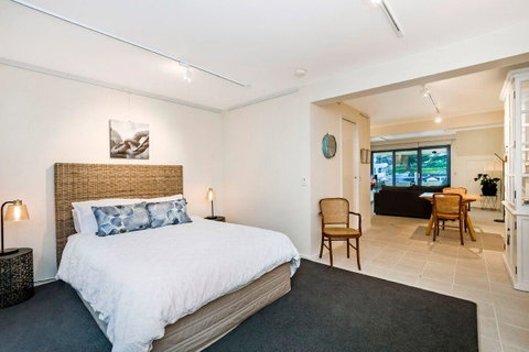 The Waterfront Apartment - C Tourism 5