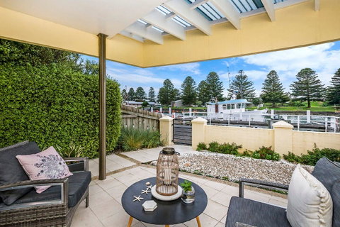 The Waterfront Apartment - C Tourism 0