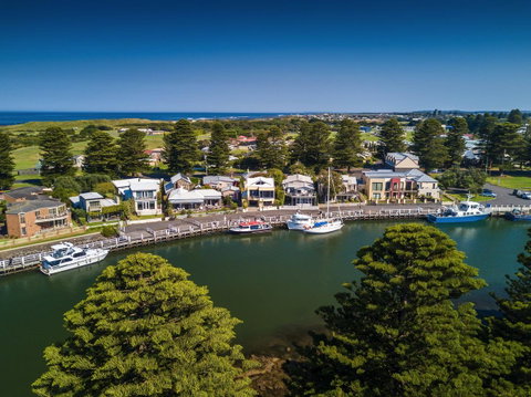 The Waterfront Apartment - C Tourism 1